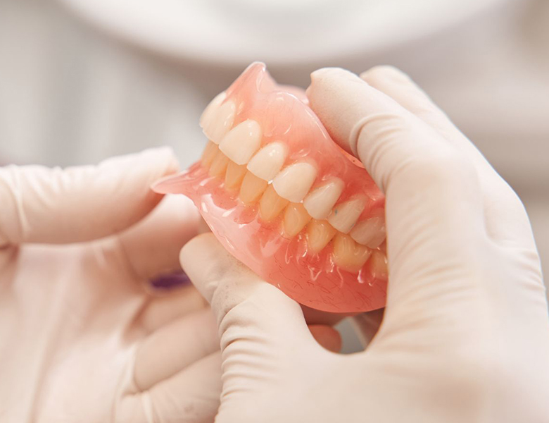 西馬込（大田区）の歯医者、なおい歯科クリニックの入れ歯治療